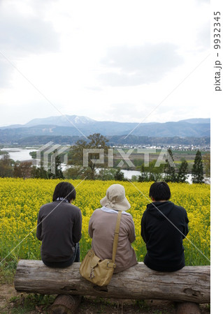 いいやま菜の花まつりでの親子 9932345