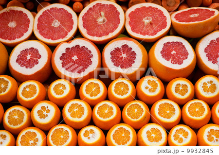 Oranges and grapefruits on a Turkish market Oranges and grapefruits on a Turkish market 9932845