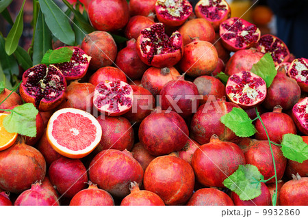 Many pomegranates on a Turkish market 9932860