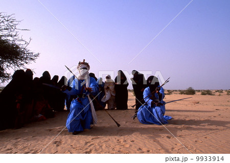 トゥアレグ族の剣舞 9933914