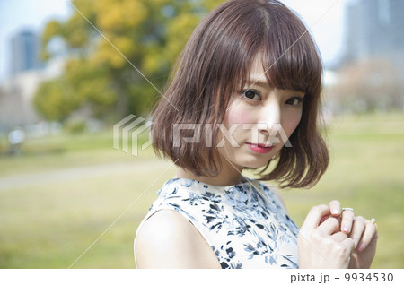 若くてかわいい女性の写真素材