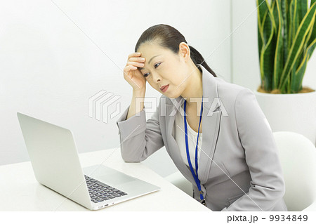 働くビジネスウーマン 9934849