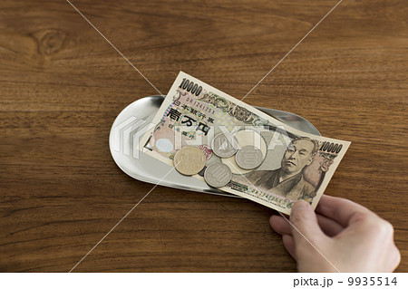 紙幣と小銭 9935514