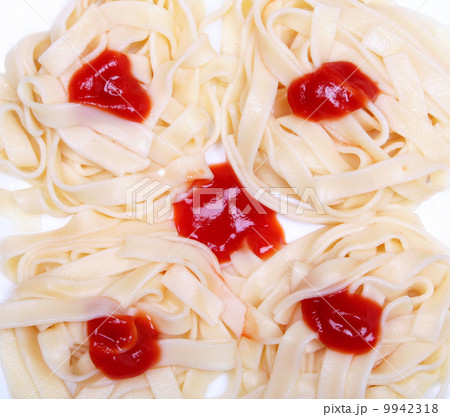 Tagliatelle whit tomato sauce 9942318