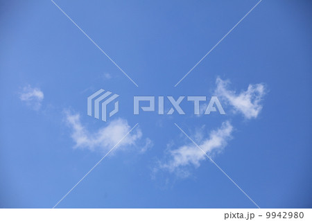 White clouds in a blue sky 9942980