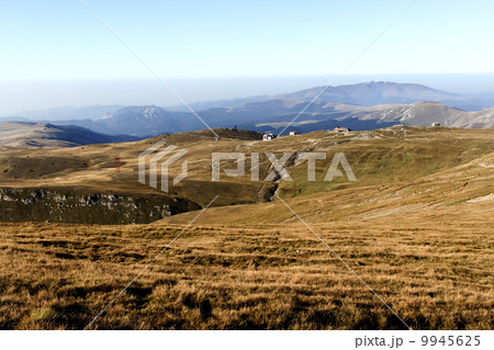 ルーマニア、プチェジ山頂の眺め 9945625