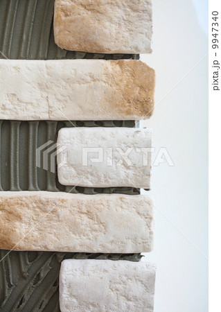 Renovation at home wall clinker tile glue 9947340