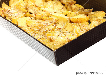 Roasted potatoes with spices and cheese 9948027