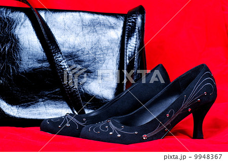 Black woman and handbag shoe on red background Black woman and handbag shoe on red background 9948367
