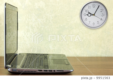Laptop and  clock 9951563