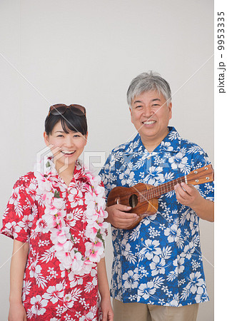 アロハシャツを着た親子 9953335