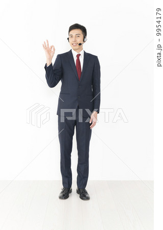 若い男性オペレーター 若い男性オペレーター 9954179
