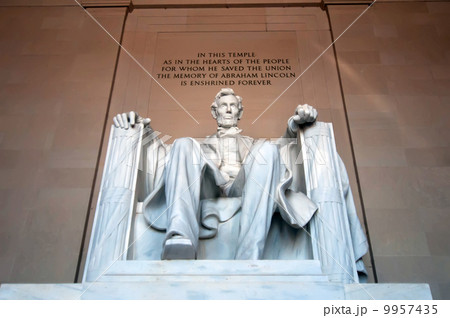Abraham Lincoln Memorial in Washington DC USA 9957435