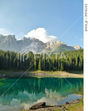 イタリア・ドロミテ・カレッツァ湖 9958203