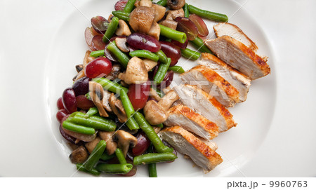 Fresh salad with beans, chicken breast and grapes Fresh salad with beans, chicken breast and grapes 9960763