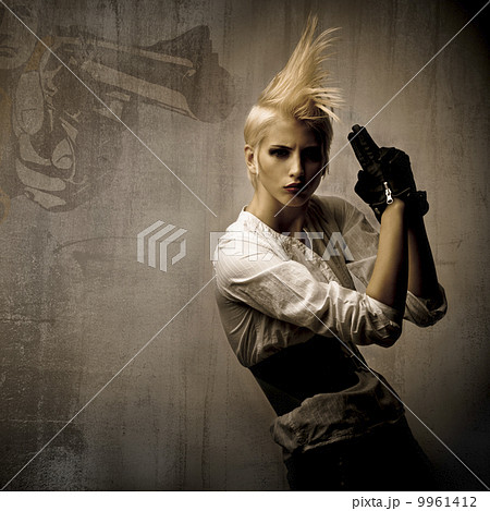 acttractive blond girl with gun 9961412