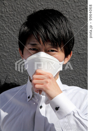 マスクをした男性 9964068