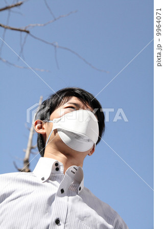 マスクをした男性 9964071