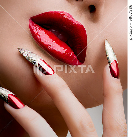 Fashion Beauty Model Girl. Manicure and Make-up 9967586