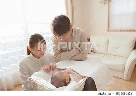 生後３か月　赤ちゃん 9968238