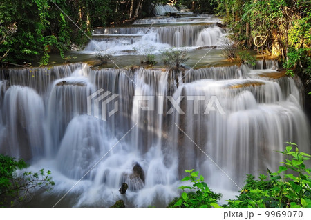 Huay Mae Khamin Waterfall 9969070