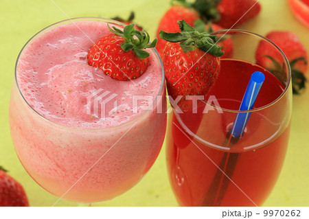 Strawberry juice and smoothie 9970262