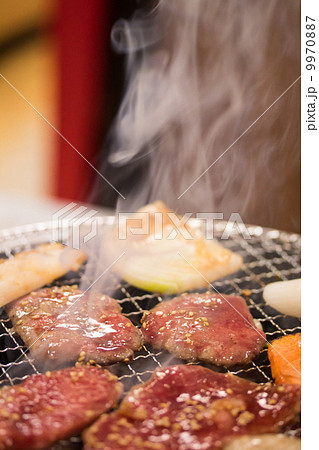 夏の料理イメージ～焼肉～ 9970887