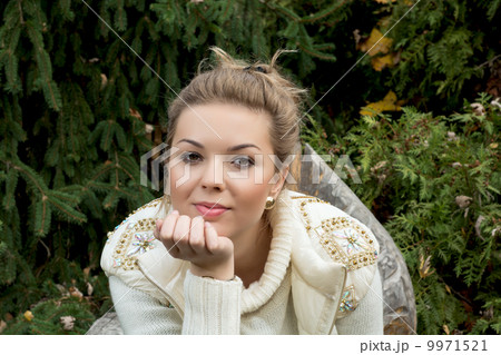 Beautiful teenage girl Beautiful teenage girl 9971521