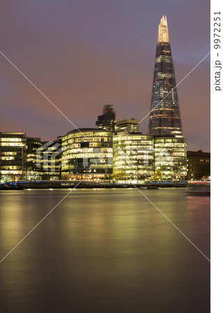 City of London on Thames 9972251