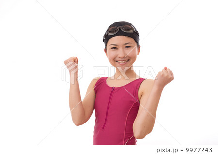 スイムウエアを着た女性 9977243