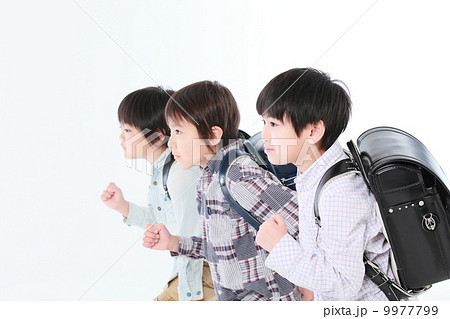 ダッシュする小学生 ダッシュする小学生 9977799