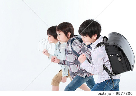 ダッシュする小学生 ダッシュする小学生 9977800