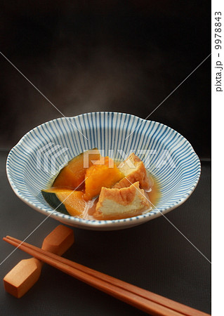 南瓜の煮物　煮物　和食　湯気 9978843