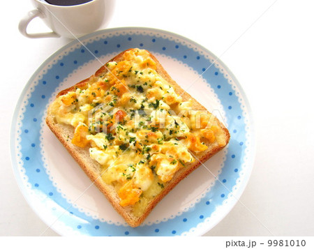 おいしいチーズ卵トーストとコーヒー 9981010