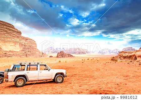 ヨルダンの砂漠(ヨルダン、ワディ・ラム保護区) ヨルダンの砂漠(ヨルダン、ワディ・ラム保護区) 9981012