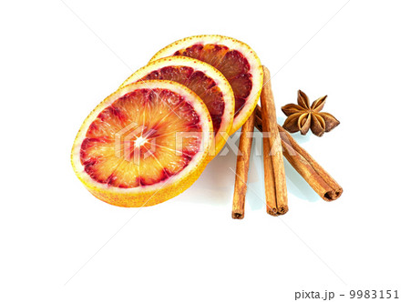 Blood orange slices with spices 9983151