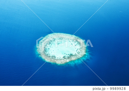 Atolls and islands in Maldives from aerial view 9989928