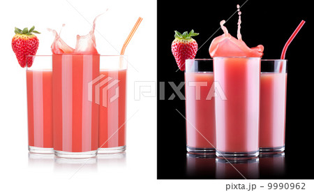 Smoothies of strawberry in glass with splash 9990962