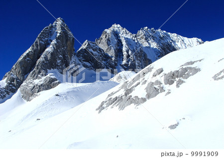 雲南省の玉龍雪山　Jade Dragon Snow Mountain in China 9991909