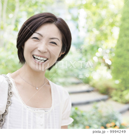 笑顔の女性 笑顔の女性 9994249