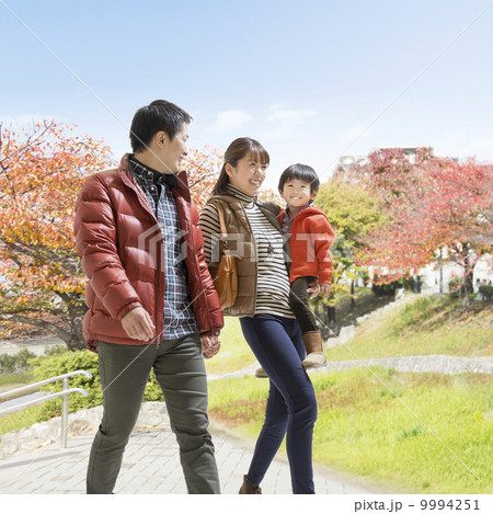 3人の日本人家族 3人の日本人家族 9994251