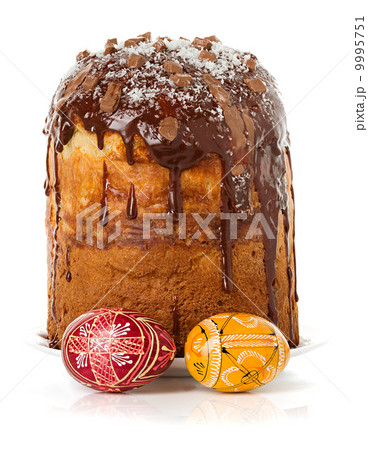 Easter cake and easter eggs isolated Easter cake and easter eggs isolated 9995751