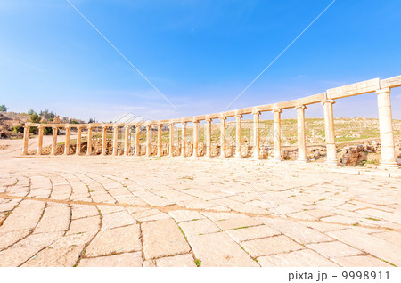 ジェラシュ遺跡のフォルム(ヨルダン、ジェラシュ) 9998911