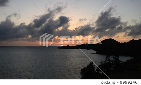 自然 夏 川平石崎に沈む夕日 自然 夏 川平石崎に沈む夕日 9999246