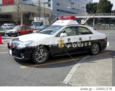 待機するパトカー 10001376