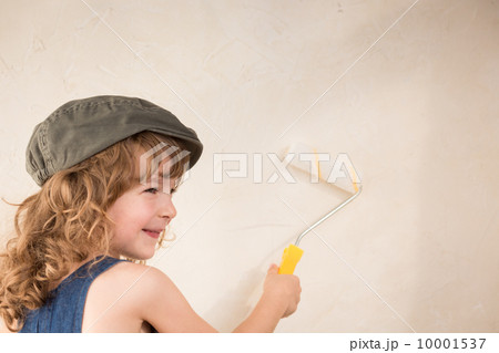 Kid painting wall Kid painting wall 10001537