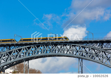 Metro Train on the Bridge of Dom Luiz in Porto Metro Train on the Bridge of Dom Luiz in Porto 10002026