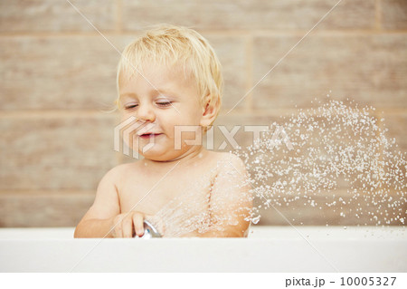 Baby in the bathroom Baby in the bathroom 10005327