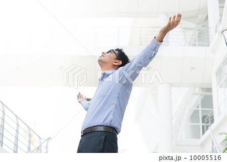 Successful Indian businessman open arms Successful Indian businessman open arms 10005516