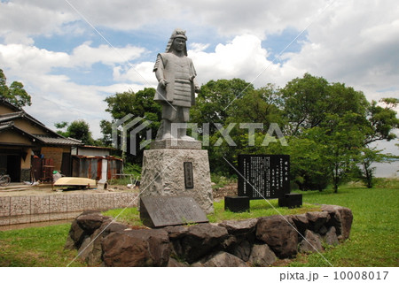 坂本城址公園に立つ「明智光秀」の像（滋賀県大津市下阪本） 10008017